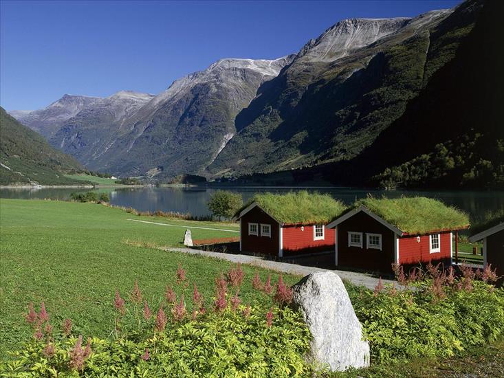 SKANDYNAWIA - Lakeside Homes, Oldenvatnet, Norway.jpg