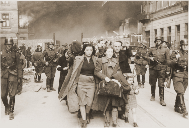 archiwalne fotografie II wojna światowa - Stroop_Report_-_Warsaw_Ghetto_Uprising_10.jpg