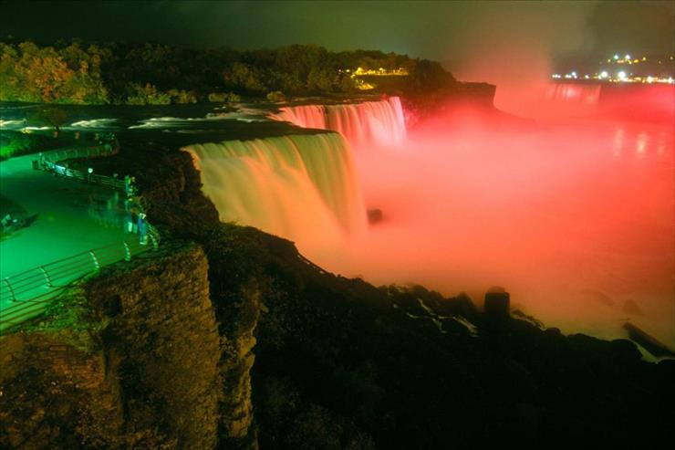 TAPETY NA PULPIT - Niagara Falls at Night.jpg