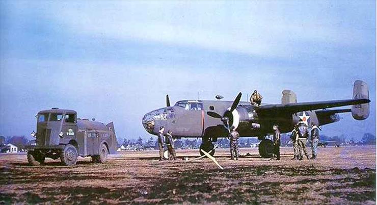 J - US Air Force - 160 - b_25_refuelling.jpg